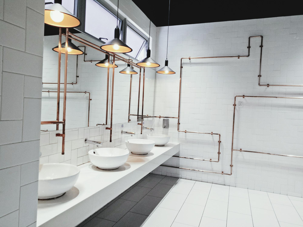 Remodelación de baño con fontanería personalizada